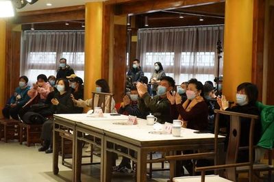 快板声声说“全会” 鲁谷百姓书场专场演出慰问一线社区工作者